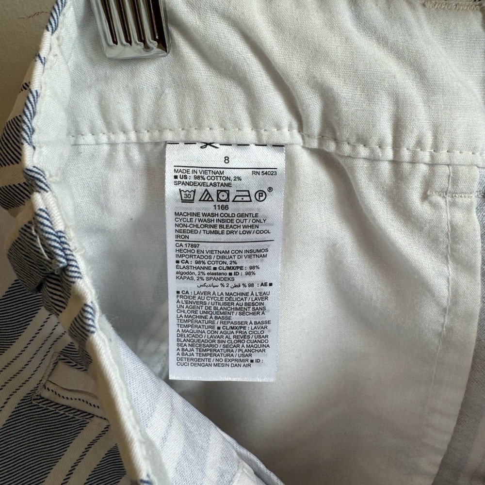 Old Navy White and Blue Strip Everyday Shorts Size 8 - Picture 6 of 7